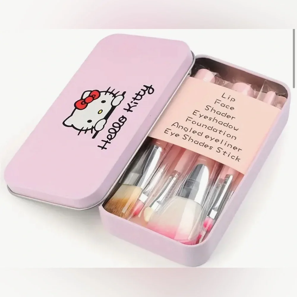 NWT! Hello Kitty 7-Piece Makeup Brush Set